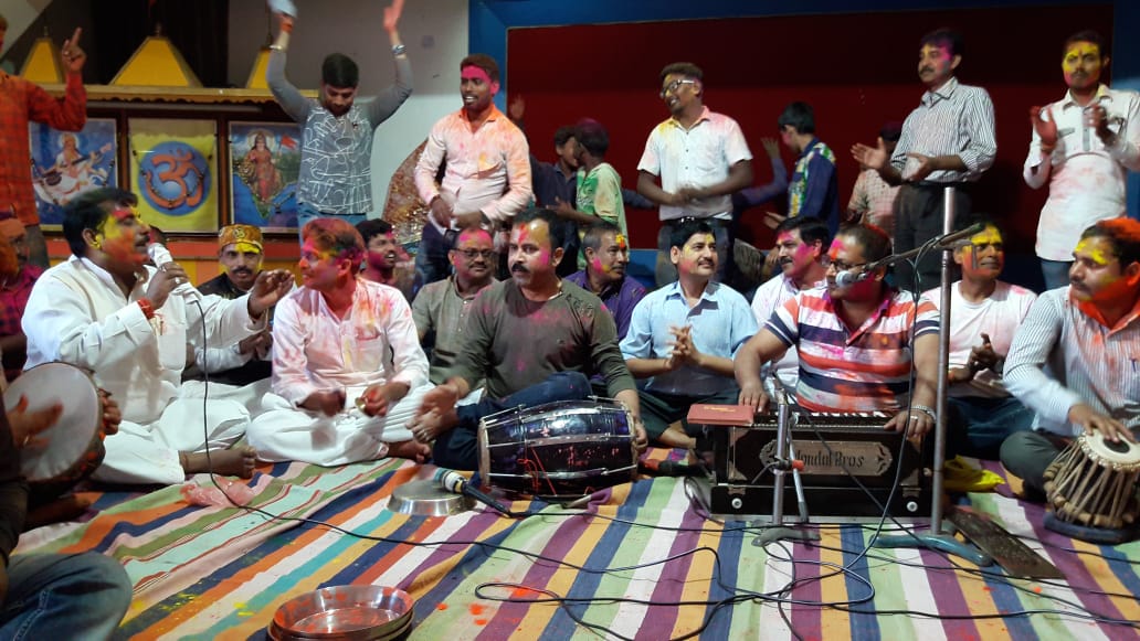पारंपरिक गीतों पर झूमे स्वयंसेवक, होली मिलन समारोह का हुआ आयोजन