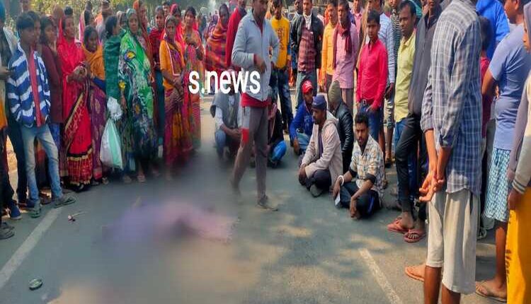 सड़क दुघर्टना में एक बच्चे की मौत, मां-बेटी बुरी तरह से घायल, रांची रेफर