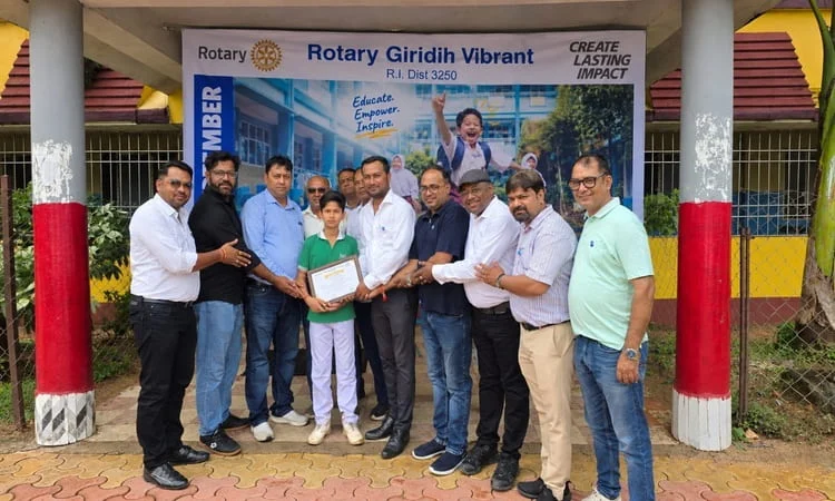 रोटरी गिरिडीह वाइब्रेंट ने चार बच्चों की स्कूल फीस की स्पॉन्सर, शिक्षा के क्षेत्र में की सराहनीय पहल