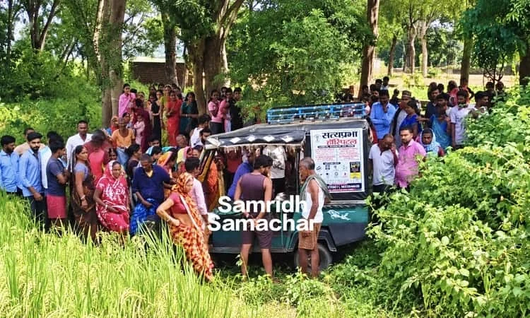 अनियंत्रित होकर खेत में पलटा ऑटो, चालक की मौ’त